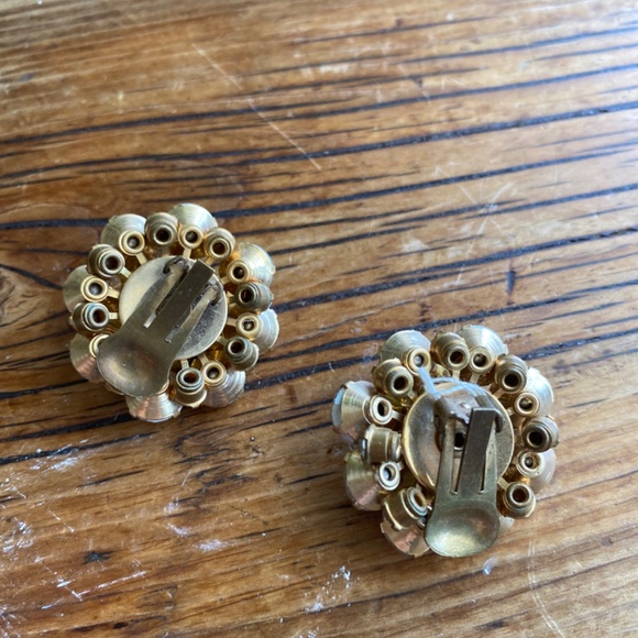 Vintage clip on earrings - Picture 2 of 12